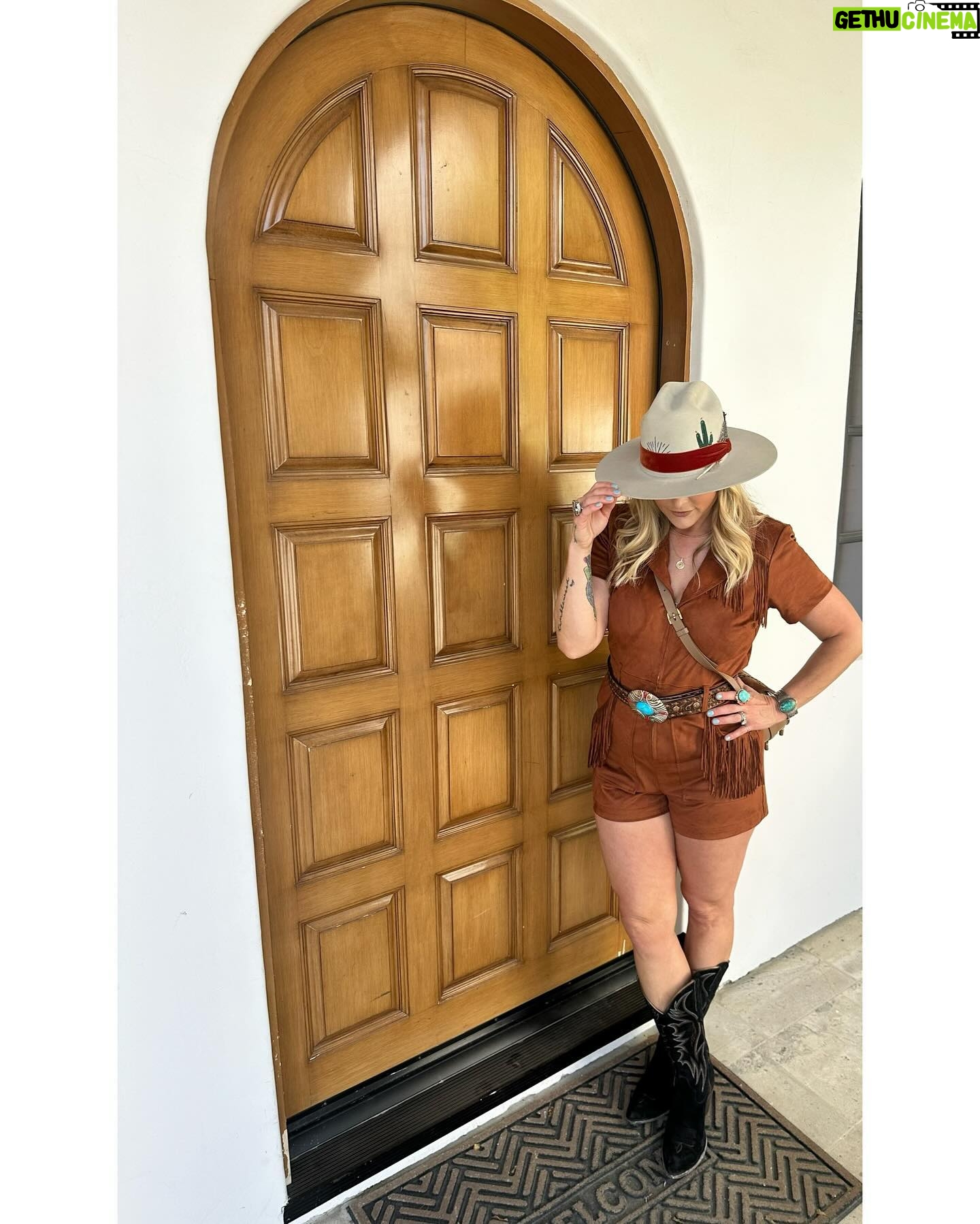 Miranda Lambert Instagram - These boots are made for knockin’ 📸 @brendanjmcloughlin Stagecoach Festival