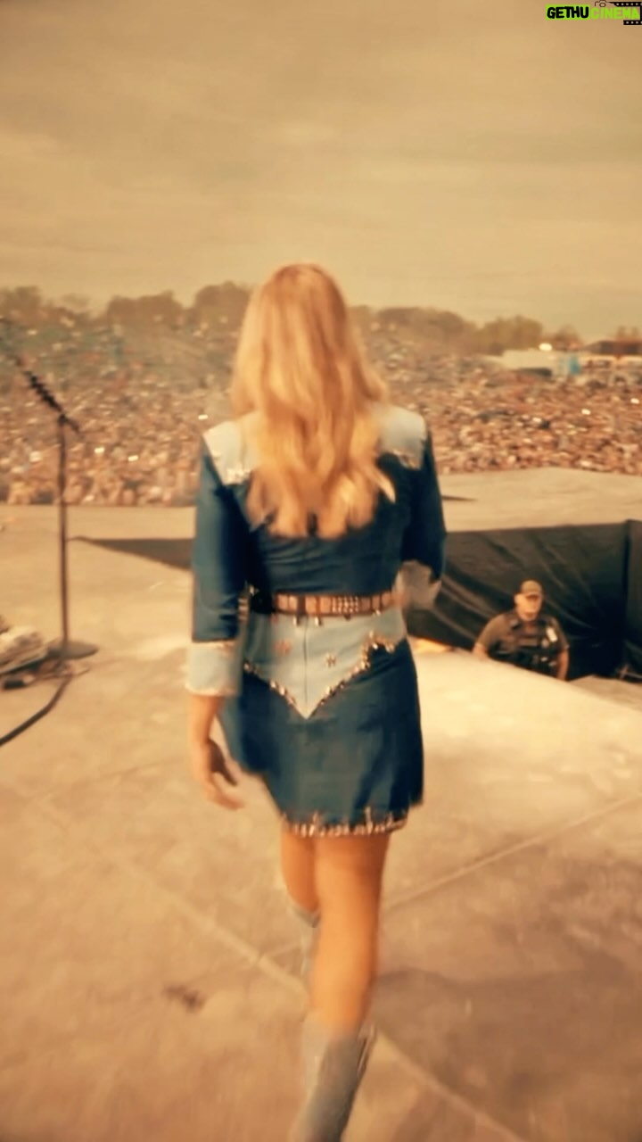 Miranda Lambert Instagram - Burning shit since 1983. Announcement tomorrow…🔥