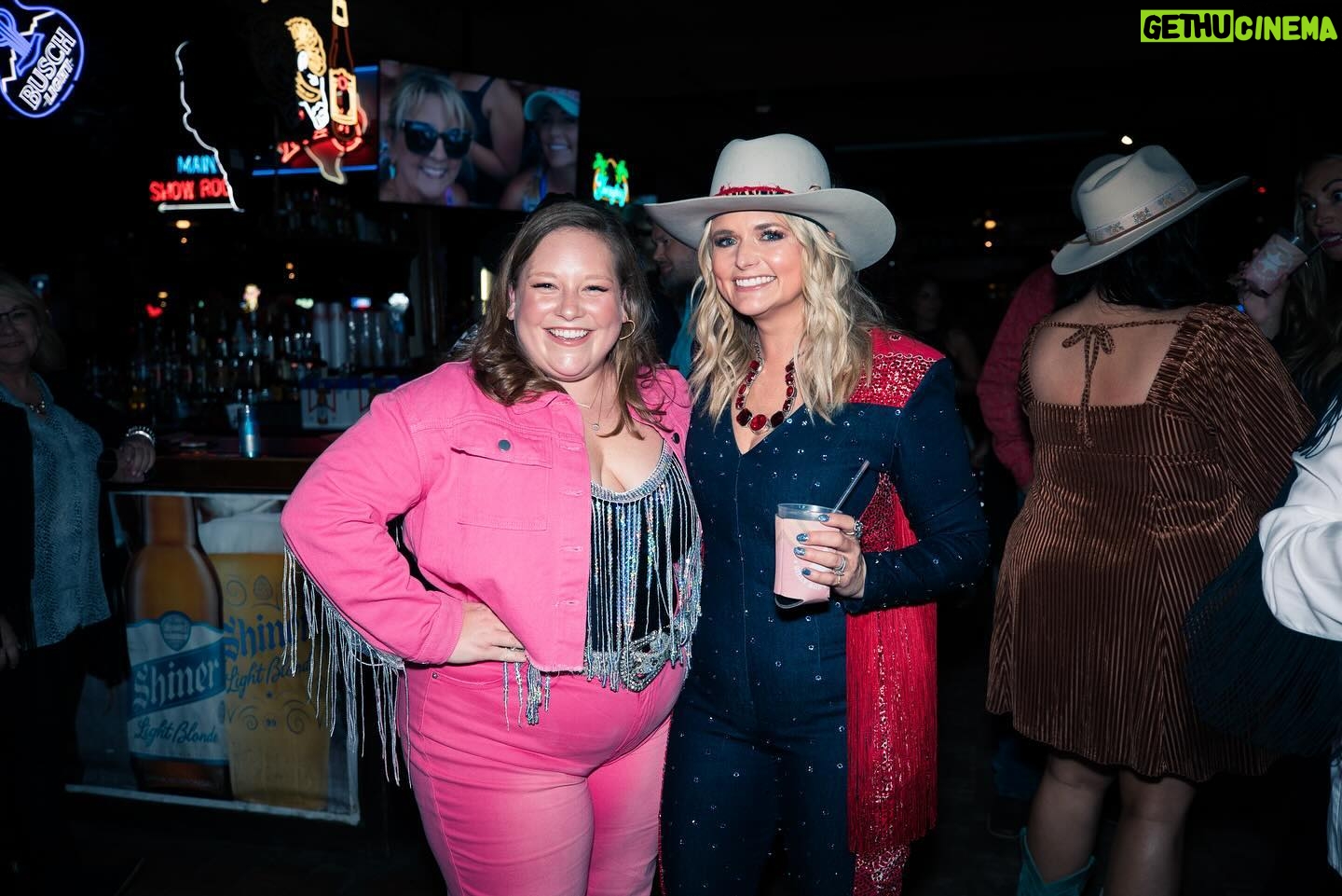 Miranda Lambert Instagram - Bday part 4🤠❤️🤠❤️🤠 Ok Ok I’ll put rest on my stories. 😘 Thanks for visiting, now back to our regular programming