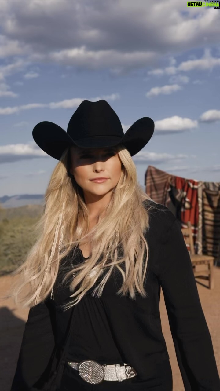 Miranda Lambert Instagram - A little nod to the man in black 🖤🎶