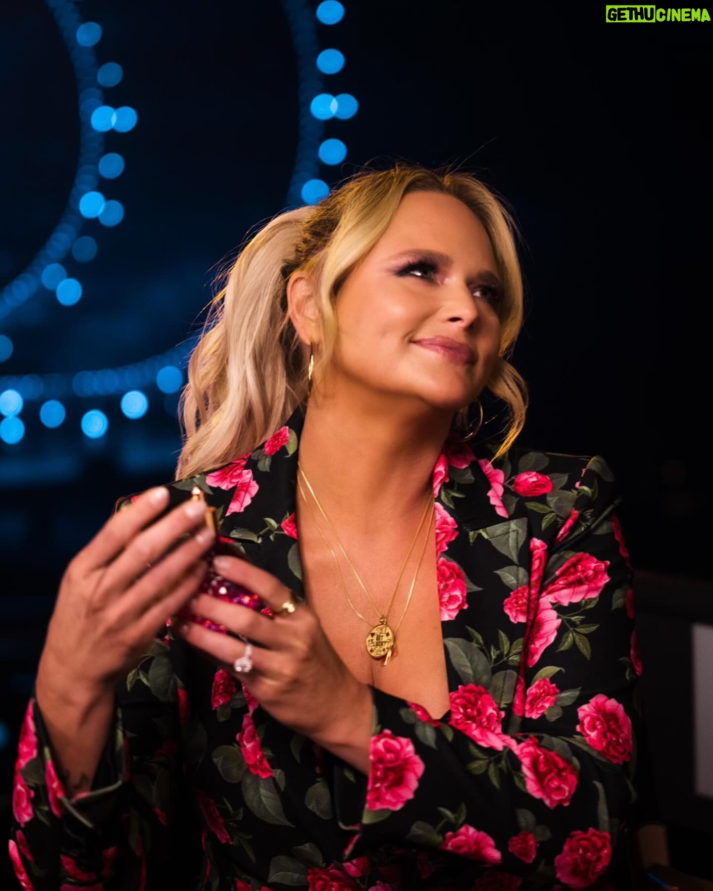 Miranda Lambert Instagram - Senorita need to have a little fun. @idyllwind Velvet Rodeo Eau de Parfum is available in @boot_barn_official stores & online at idyllwind.com Las Vegas, Nevada