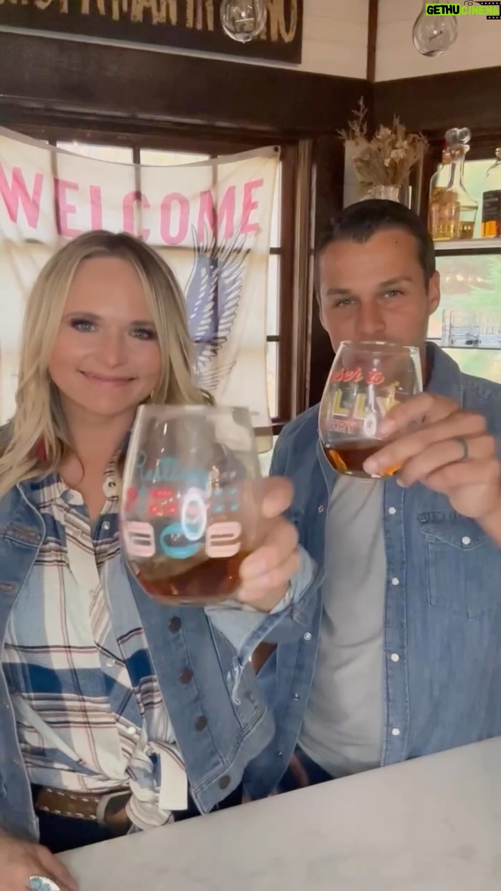 Miranda Lambert Instagram - cheers to a hell of a holiday season 🔥🥂 @wandajunehome