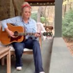 Miranda Lambert Instagram - Always thankful for blue jeans and 6 strings. @idyllwind