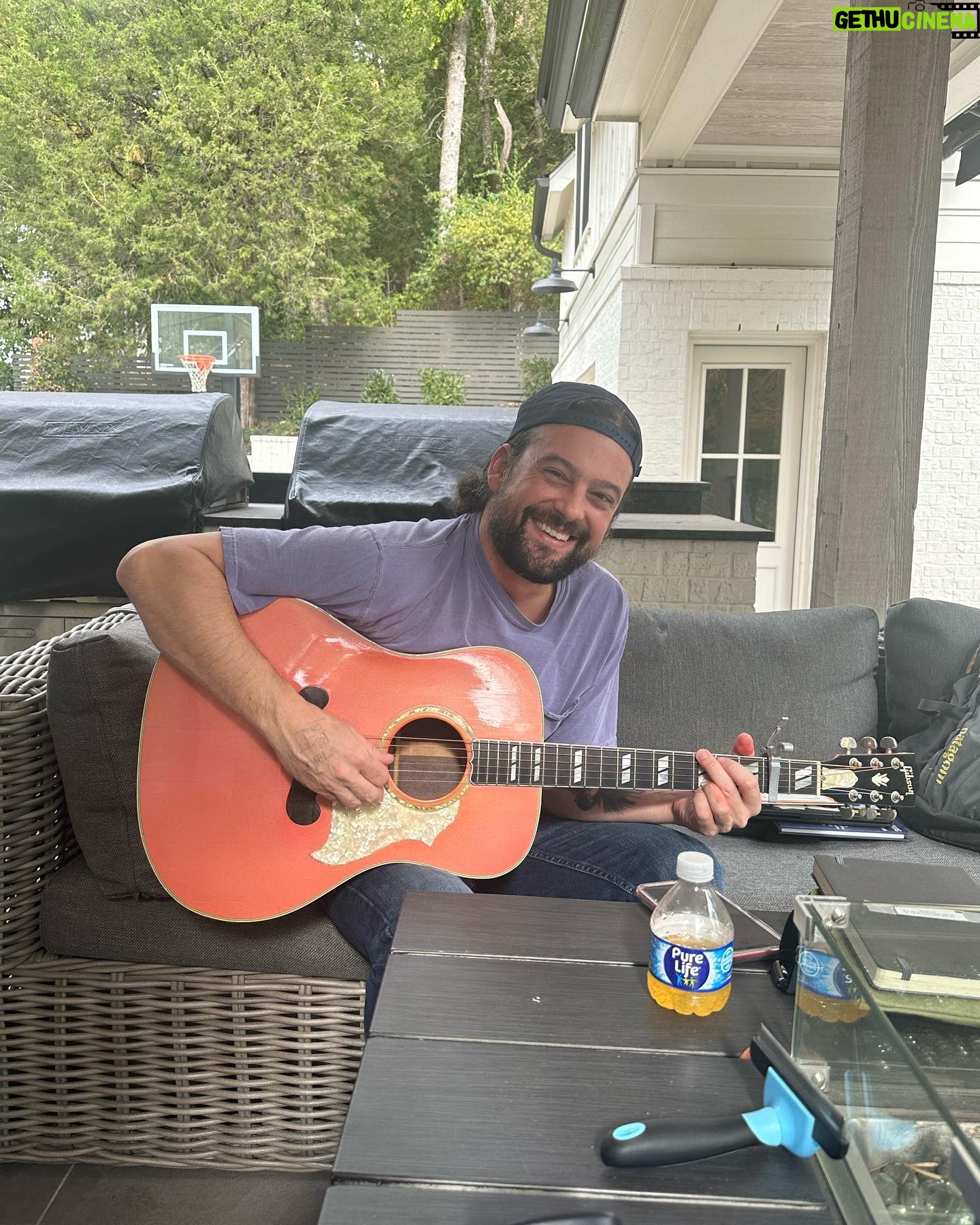 Miranda Lambert Instagram - Some Fall favโs ๐๐๐งก @brendanjmcloughlin in his happy place๐ Mutt butt sunset โ๏ธ @muttnation @aaronraitiere puttin some more songs in my old pink guitar First time writing with dean dillon! ๐ค hero Cowboy kisses ๐ด Casserole @wandajunehome Hay girl hay๐โโ๏ธ @idyllwind Making songs with @ashleymonroemusic ๐ถ Pasture party ๐ด๐ถ Couch potato ๐ถ