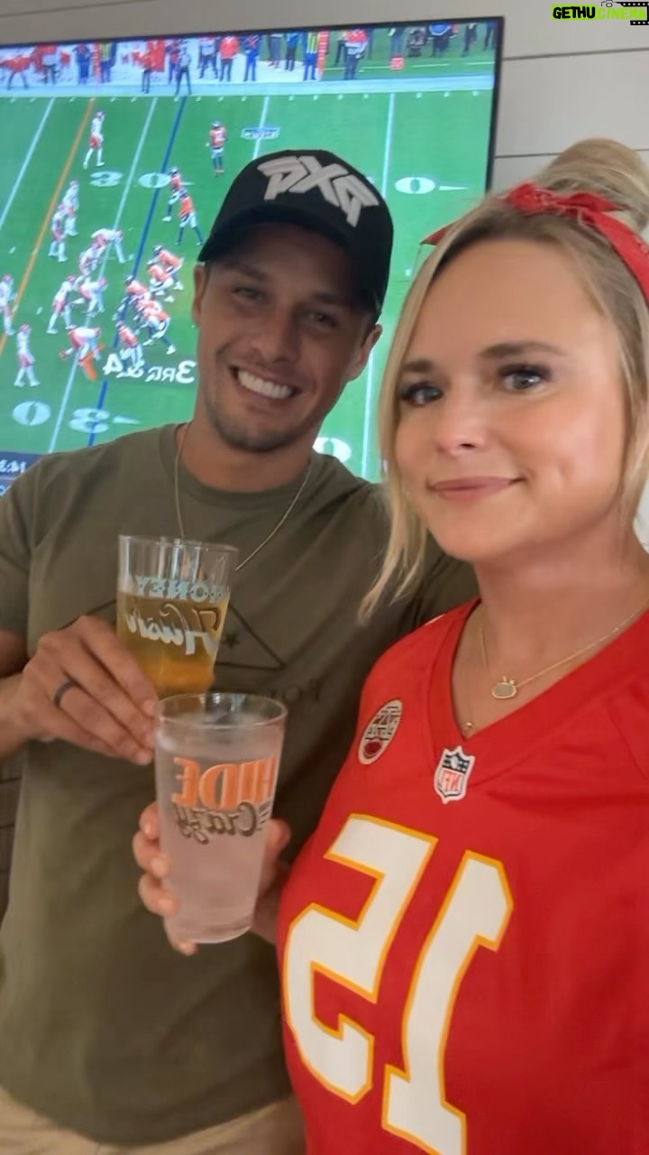 Miranda Lambert Instagram - Let’s go @chiefs @patrickmahomes #mahomie #ETX 🤠