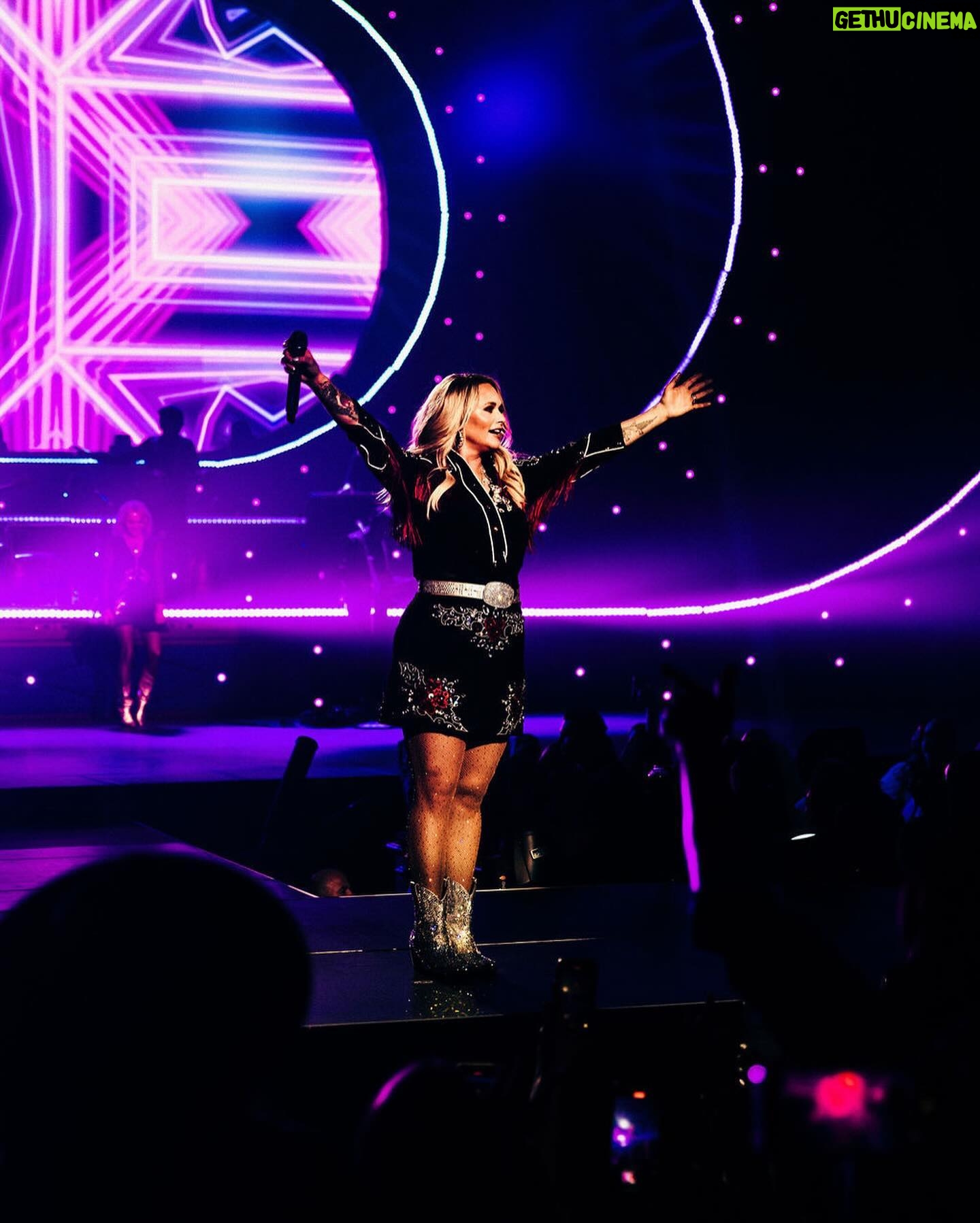 Miranda Lambert Instagram - “Every show must end, every circus leaves town...” Velvet Rodeo wrapped up last night. As a little girl in Lindale, TX, I could have never dreamed of having a Vegas residency. Thank y’all for being on this ride with us. And a big thank you to my band, crew, glam, and everyone else behind the scenes that made this happen. Love y’all! Las Vegas, Nevada