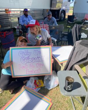 Miranda Lambert Instagram - First horse show since 2019! What a weekend. Thanks @samanthacrook1 for helping us get back in show mode! Gypsy Vanner’s forever💕🦄