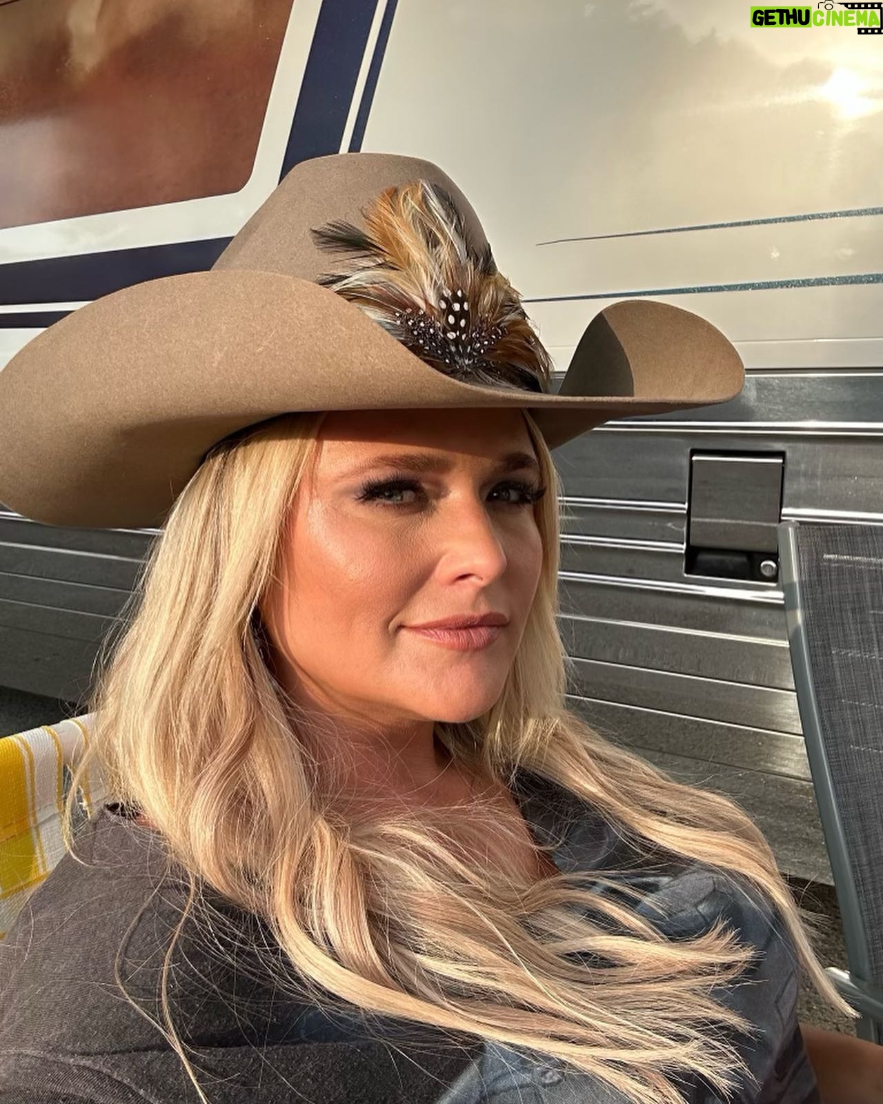 Miranda Lambert Instagram - Sometimes I wish I lived in an airstream. Decor from @wandajunehome