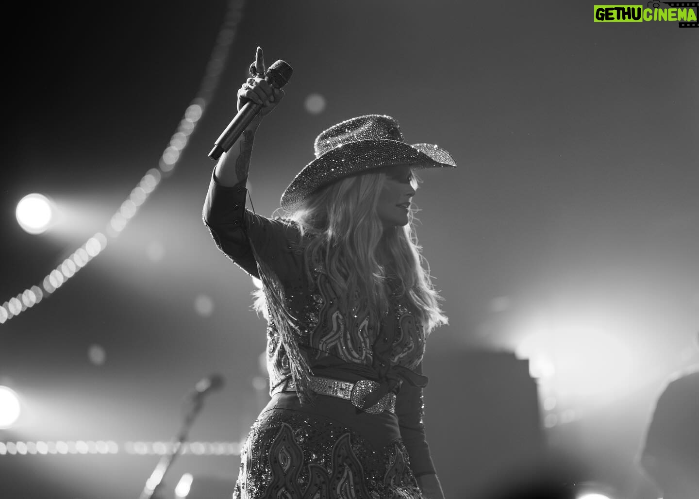Miranda Lambert Instagram - This weekend at Velvet Rodeo had it all....a gender reveal, surprise guest, my party-lovin family was here, and yโall were on ๐ฅ๐ฅ๐ฅ. Told yโall we were going big for our last Las Vegas shows ๐ Only 2 more weekends left. ๐ธ @jeffjohnsonimages Las Vegas, Nevada