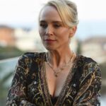 Miranda Otto Instagram - Audacity, guts, luck, but which one of these Unusual Suspects has the brains to pull this caper off? Find out tonight 830pm on SBS. #theunusualsuspects #itsprobablynotsara #sbs #raestiffedus 🍾🔥💎👗💼👠🇵🇭🇦🇺💎💎💎💎