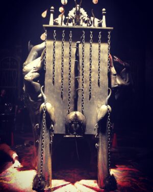Miranda Otto Instagram - The Devil’s Throne 😈😈😈 #caos #somethingwicked  #ifyoudare #myfriendwentrohellandalltheybroughtmewasthislousythrone