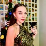 Miray Akay Instagram - EN GÜZEL YILLARIMIZDAN OLMASI DİLEĞİ İLE 2024 GÜZEL GEL 😍 HERKESE MUTLU YILLAR 🎄🧑‍🎄 👗 : @kiyafetbudur