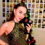 Miray Akay Instagram - EN GÜZEL YILLARIMIZDAN OLMASI DİLEĞİ İLE 2024 GÜZEL GEL 😍 HERKESE MUTLU YILLAR 🎄🧑‍🎄 👗 : @kiyafetbudur