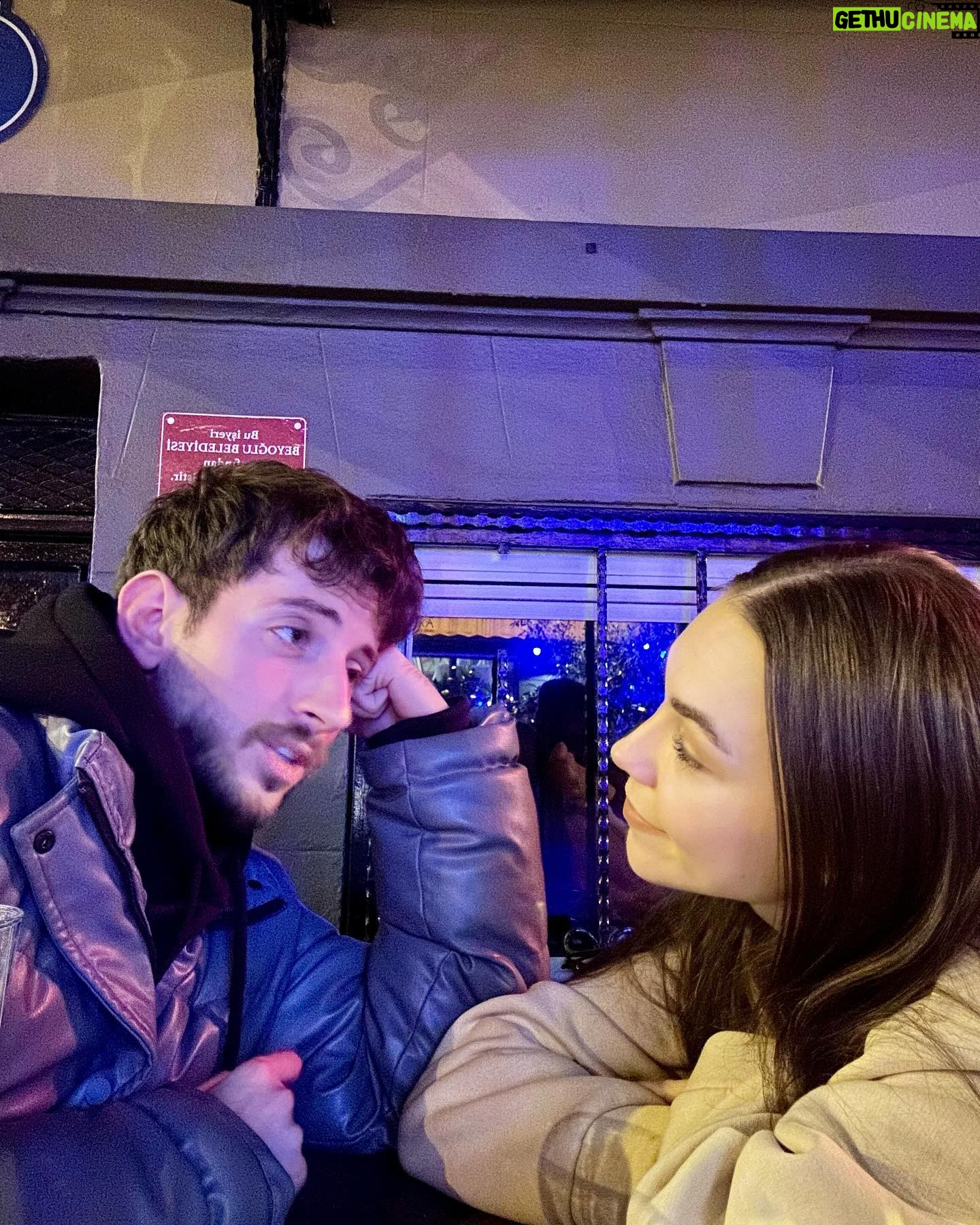 Miray Akay Instagram - Yarının fanileriyiz Asım,bu dünyayı çok abartmamak lazım ❤️