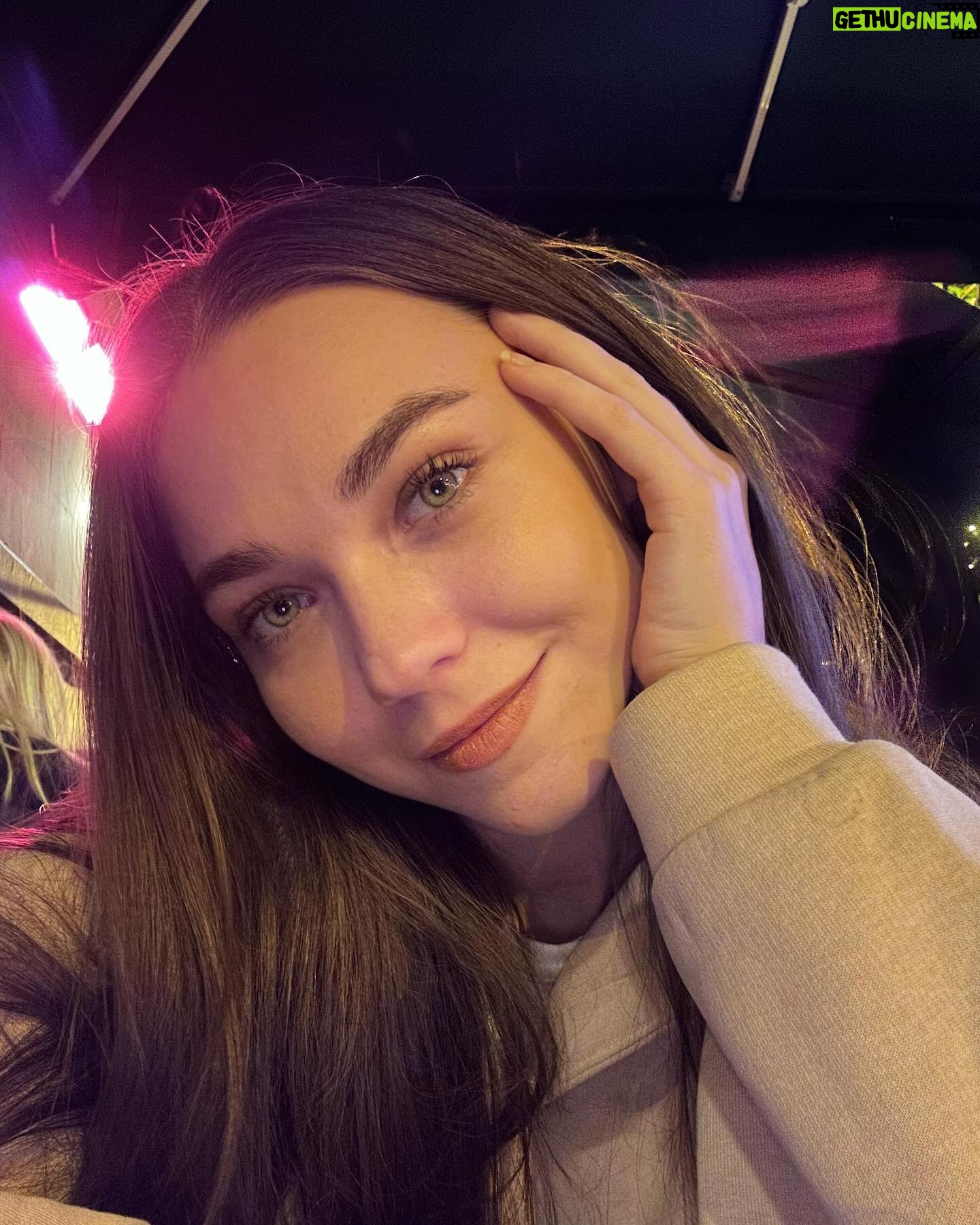 Miray Akay Instagram - Yarının fanileriyiz Asım,bu dünyayı çok abartmamak lazım ❤️