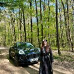 Miray Akay Instagram - Yol arkadaşım 🖤💛 @wishcarrental #işbirliği