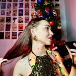 Miray Akay Instagram - EN GÜZEL YILLARIMIZDAN OLMASI DİLEĞİ İLE 2024 GÜZEL GEL 😍 HERKESE MUTLU YILLAR 🎄🧑‍🎄 👗 : @kiyafetbudur