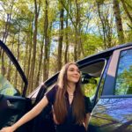 Miray Akay Instagram - Yol arkadaşım 🖤💛 @wishcarrental #işbirliği