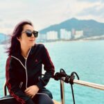 Miriam Yeung Chin-Wah Instagram - 這段時間一直讓自己歸於生活，做自己喜歡的事，感受細緻的過程，陪伴孩子成長，在這個過程之中，彷彿回到當歌手前的最初的我，回憶那種懵懂，重拾初心。無論作為歌手還是演員，除了不斷增值自己，一切的基礎都來自於生活，才能在每一次舞台用最深的情感演繹最深層次的歌曲定義，音樂對於每個人來說都有一份深藏著的感動，即使同一首歌已唱千萬次，相信每一次都能帶來新的感動。現在是時候重新起航，為每位一同成長的你們，帶來新的驚喜！🥂