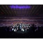 Miriam Yeung Chin-Wah Instagram - 第一次來廈門做演唱會，心懷感激，感謝當天冒雨前來全場25000顆小星星，感謝晚上放晴的天氣，感謝大家支持舞台上「瘋狂」的楊千嬅，最後要感謝全體幕後的工作人員們，歌手不是一個演出的全部，但團隊是我的每一塊重要的拼圖💜 全程主辦 – 藝高旗艦 Dominic / Jason / Patrick 全程主辦 – 泰娛樂 演唱會獨家總代理及製作統籌 – 特高娛樂 主辦單位 – CMC 華人文化演藝 廈門吾愛稻草 指定啤酒 – 藍妹啤酒 團隊服裝贊助 – ninnananna 48小時優先購 – 紛玩島 票務總代理 – 大麥 出品人 – 丁子高 製作統籌及藝人經紀 – 正向文化娛樂 Kristy / Joanne 藝人助理 – Linda 內地藝人經紀 – 泰洋川禾 趙珊 / 小海 / 李真 唱片公司 – 華納唱片 宣發團隊 – Alice / Ruby / 和和氣氣 獨家宣發合作伙伴 – 微博 / 微博音樂 / 新浪音樂 / 微博演出 / 新浪演出 所有音樂、舞蹈演出及製作人員： 音樂總監及低音結他手 – 王雙駿 結他手 – 家瑋 / 阿韜 鼓手 – Karen 鍵琴手 – Patrick / Justin 和音 – Jasmine / Suki / Rachel 樂隊技師 – Frankie / Jimmy 大提琴家 – 譚聰 舞蹈總監 – Sunny Wong 舞蹈編排 – Sunny / Cato / Franco 舞蹈員 - Ricky / 小強 / Ziv / Blue / TY / Alex / Ken / Johnson / Ciao / Rachel / 芷若 / Boey / Cindia / Natalie / Yuki 監製 – Mark 導演 – Jennifer 製作助理 – 阿全 / Catherina 舞台設計概念、影像創意及視頻剪接 – Mark 舞台執行設計 – Roger 影像創意及道具設計 – 阿文 影像製作總監 – Lawt及團隊 木頭與泥土 / 叁沾百各3JBK / Visual Tailors / Shermen Ma / Mandy Ng / Cherrie Chan 影像控制 – Helen 燈光組 – 阿利 / 阿誌 / 湯偉倫 / 張勝 音響組 – Jini / 恆仔 / 細偉 工程 – 阿奕 / Perry / 楊家明 / 彭嘯 / 蓋方晨及所有台底的兄弟們 FM – 業Sir / 榮仔 / Vicky 巡演團隊 – 陳雲帆 / Queenie / Kelly / 小鐘 / 花 / Wilbert / 新月 形象總監 (藝人及Dancer) – Kit Wan及團隊 Jenson / Bernard / Ada / JoJo 化妝師 – Ling及助理Monique 髮型師 – Vic及助理Ryan 服裝協力 – Polly / Jess / Kitty / Elise 拍攝團隊 – 張偉楠 /周鋮 廈門公安 / 廈門消防 / 文化部門 / 廈門體育中心體育場