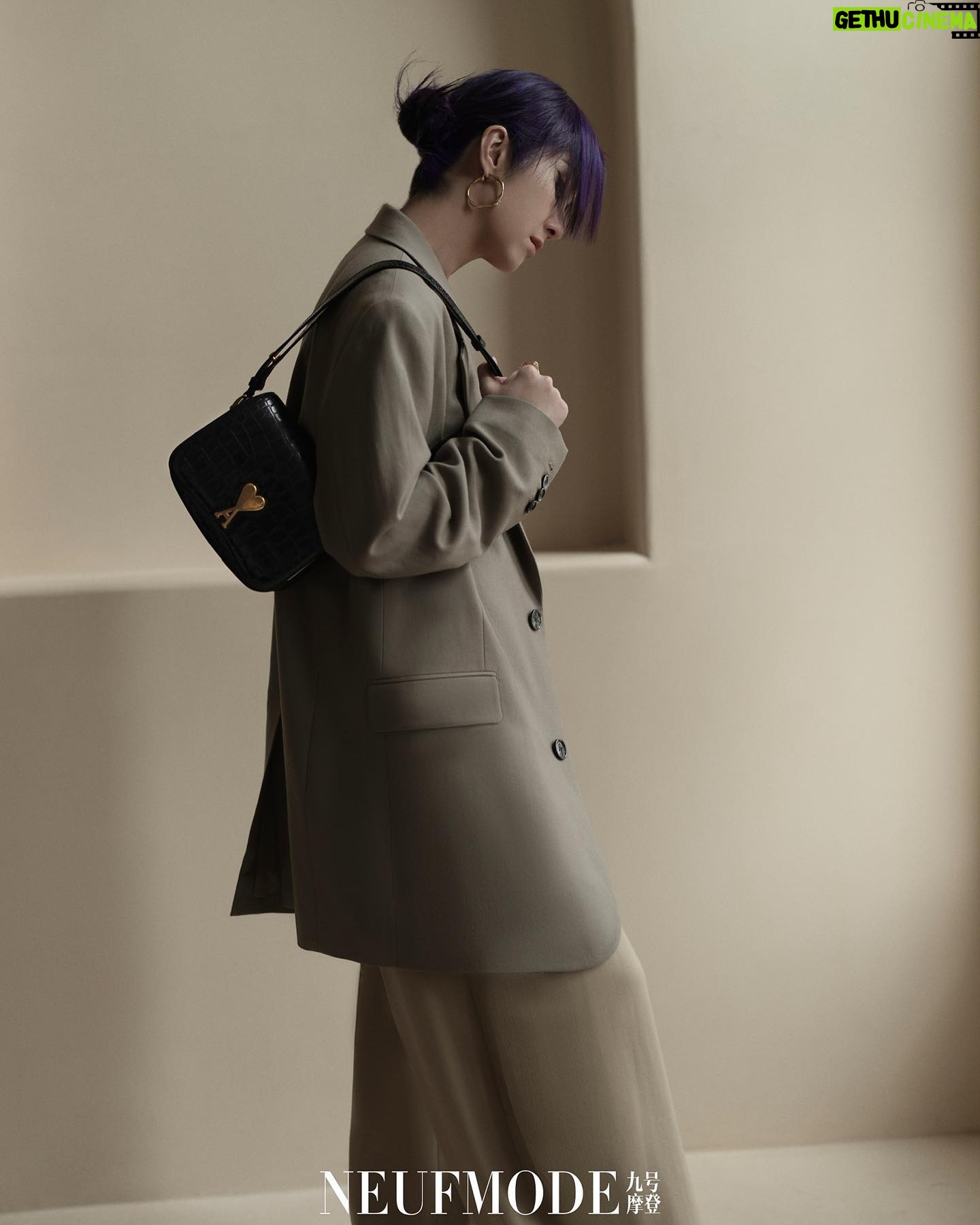 Miriam Yeung Chin-Wah Instagram - . #𝐍𝐞𝐮𝐟𝐌𝐨𝐝𝐞 九号摩登 Sep 2023 出品人:龍梓嘉 劉珂 監制:朱小哼Tracy 攝影:任欣羽 編輯&造型:Missy_Ada_Lee 視頻導演/策劃:Lokeena 視頻拍攝:楊碩 化妝:Angus Lee 髮型:張驍 統籌&製片:兔兔 設計:Ruyi 採訪/撰文:顧襄 新媒體編輯:CW