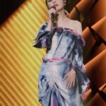 Miriam Yeung Chin-Wah Instagram - 常常有人問我：「那一首歌最能代表你自己？」我會想每一首歌都是，在我的人生年輪裏都有出現過，留下了印記。如果說到那一首歌最能代表當下的心情，必定是以下這一首。這首歌不但能表達出現階段的感覺，同時亦像生命裏的一道光，在這歌曲裏，我終於看到了星光，引領着我繼續勇敢地往前走，追求心中的夢想。我很想跟大家分享這首歌，分享這種正能量，讓我們一起努力好好生活做一個健康快樂的人。
