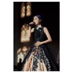 Miriam Yeung Chin-Wah Instagram - 今天是正月12🎂 繼續新年好💜很開心過了一個充滿愛和有意義的春節假期。忙碌過後，終於沉澱下來，分享一下情人節那天的演出感受。還是很感謝每一位到場的觀眾，來自不同城市，不同國家的歌迷們，演唱會是雙向奔赴的，感謝你們給予我充滿愛的回憶。MY TREE OF LIVE 能夠生長到2.0，除了要感謝台前幕後所有演職員的努力，也感謝每一位從巡演開始到現在每一票的灌溉，讓這粒音樂種子，慢慢長成一棵大樹。這棵樹對我來說的意義非常深厚，彷彿代表着我的音樂人生。這個百分百的粵語歌單，可能不是每一位入場觀眾都很熟悉，但還是感謝你們耐心地聆聽千嬅的音樂世界，希望「新朋友」也可以重新認識楊千嬅，由稀客變成熟客😊也感謝一路以來給我那麼高水準作品的音樂人。我會繼續努力，用心唱好每一首歌，讓自己的音樂扎根。今天剛好也是我的農曆生日，走到現在很感恩很感激所有的知遇，人生匆匆，為自己的夢想熱辣滾燙地奔馳，何樂而不為😊我們一起繼續愛自己，為自己加油💜 #MYTREEOFLIVEWORLDTOUR
