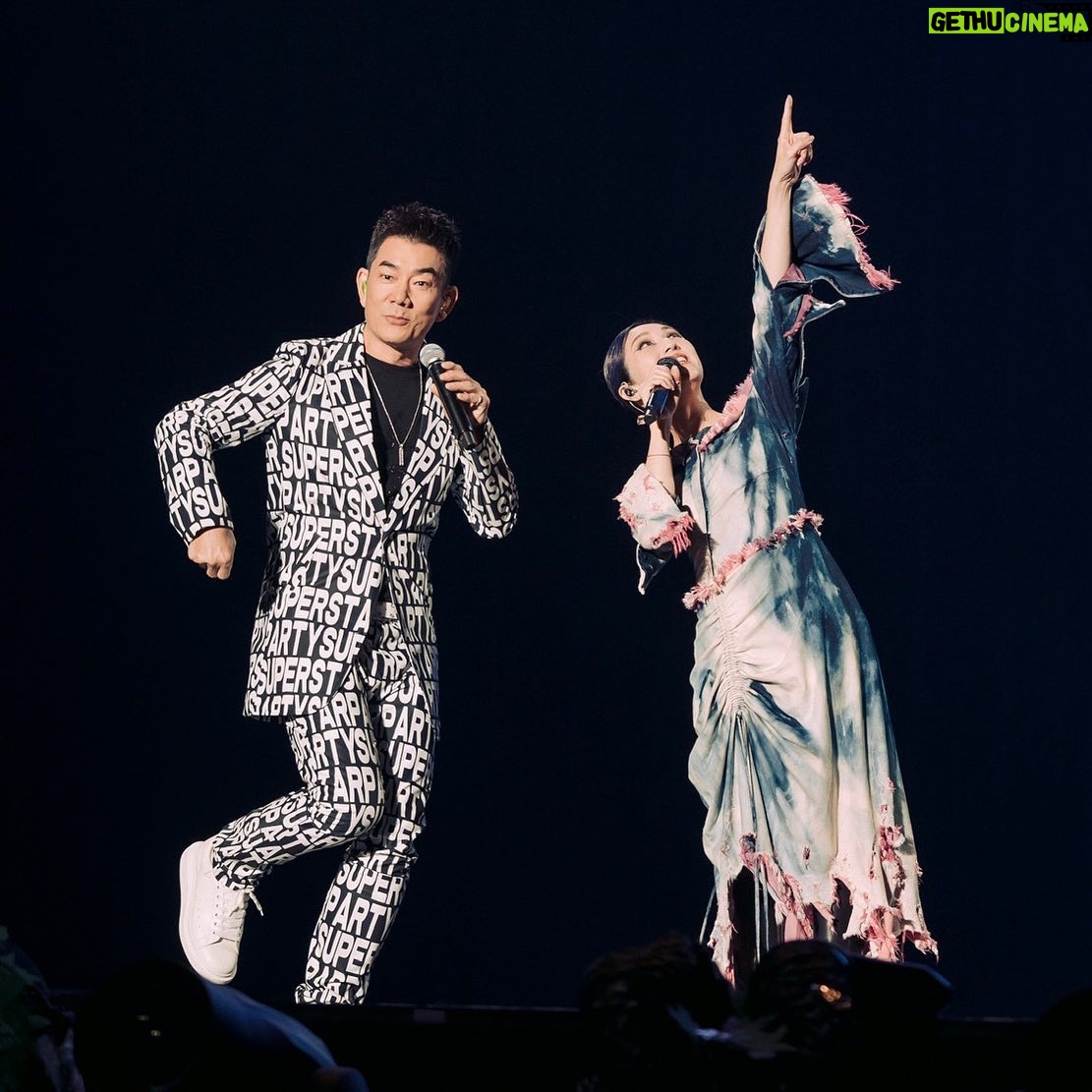 Miriam Yeung Chin-Wah Instagram - 在這演藝旅途,經歷着不同的高低起跌,感恩能夠走到現在,仍然遇到真心的朋友。跟小齊認識差不多20年,這些日子𥚃,雖然不是常常會遇見,但每次有需要幫忙的時候,只要他時間許可,都會仗義答應,也不會多問,工作上有問題,他也願意慷慨坦誠地分享,他對身邊一起工作的伙伴,猶如家人般,有他在,總是會感覺到一份溫暖和安全感。謝謝你!@richiejen623