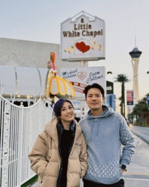 Miriam Yeung Chin-Wah Instagram - 「世界將我包圍，誓死都一齊，壯觀得有如懸崖的婚禮⋯⋯」 那些年做飛女的日子👩🏻‍🎤 
#11Aug2009 #舊地 #今晚見
#MyTreeOfLiveWorldTour
