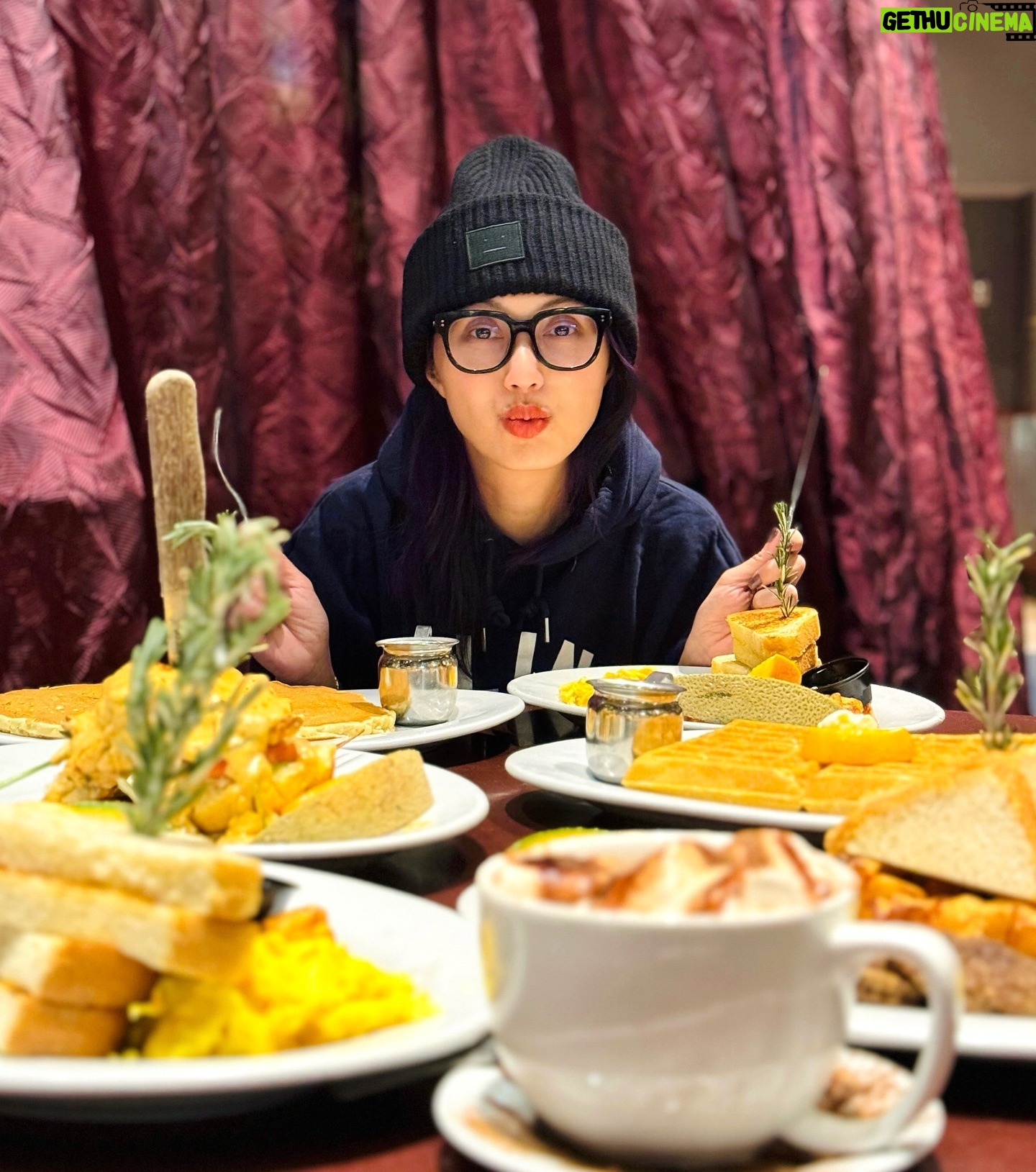 Miriam Yeung Chin-Wah Instagram - My next stop is ……. Las Vegas ✈️ #MyTreeOfLiveWorldTour