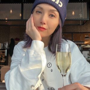 Miriam Yeung Chin-Wah Instagram - 除咗咖啡☕️⋯⋯還有⋯⋯🥂🥂