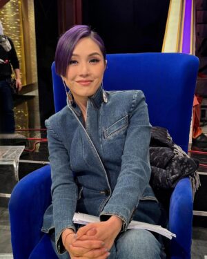 Miriam Yeung Chin-Wah Instagram - 每個人都背負着自己的成長故事，當中包括生活上的考驗，家庭責任，經歷各種不同的高低起跌，在營營役役的生活中，慢慢便將自己的初心和夢想埋藏起來。人生需要有夢想，生活才會有目標，這是活著的意義。
很喜歡中年好聲音這個節目，我們除了培育年輕人鼓勵他們追夢，中年人的夢想也很需要去支持。學無前後，達者為先，在追夢的路上，有心跳就有希望，能夠成就別人的夢想是很大的福氣。
很感激今日每一位參賽者的付出，從報名的一刻奮戰到最後這個舞台上，你們選擇了一份絕不容易的堅持和非一般的壓力，你們的努力除了帶給了觀眾一個很感動很精彩的演出，同時也喚醒了我們的初心和追夢的熱誠，輸出了一份滿滿的正能量，謝謝你們💜