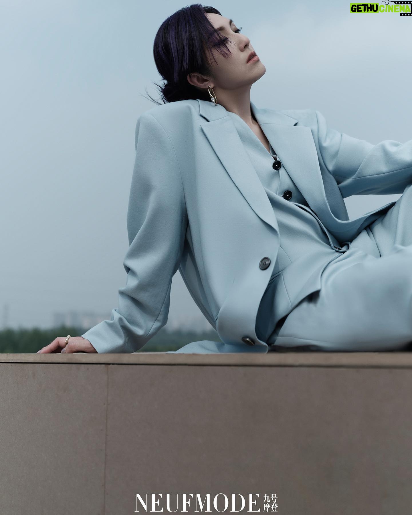 Miriam Yeung Chin-Wah Instagram - . #𝐍𝐞𝐮𝐟𝐌𝐨𝐝𝐞 九号摩登 Sep 2023 出品人:龍梓嘉 劉珂 監制:朱小哼Tracy 攝影:任欣羽 編輯&造型:Missy_Ada_Lee 視頻導演/策劃:Lokeena 視頻拍攝:楊碩 化妝:Angus Lee 髮型:張驍 統籌&製片:兔兔 設計:Ruyi 採訪/撰文:顧襄 新媒體編輯:CW