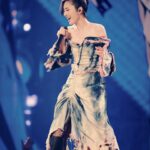 Miriam Yeung Chin-Wah Instagram - 第一次來廈門做演唱會，心懷感激，感謝當天冒雨前來全場25000顆小星星，感謝晚上放晴的天氣，感謝大家支持舞台上「瘋狂」的楊千嬅，最後要感謝全體幕後的工作人員們，歌手不是一個演出的全部，但團隊是我的每一塊重要的拼圖💜 全程主辦 – 藝高旗艦 Dominic / Jason / Patrick 全程主辦 – 泰娛樂 演唱會獨家總代理及製作統籌 – 特高娛樂 主辦單位 – CMC 華人文化演藝 廈門吾愛稻草 指定啤酒 – 藍妹啤酒 團隊服裝贊助 – ninnananna 48小時優先購 – 紛玩島 票務總代理 – 大麥 出品人 – 丁子高 製作統籌及藝人經紀 – 正向文化娛樂 Kristy / Joanne 藝人助理 – Linda 內地藝人經紀 – 泰洋川禾 趙珊 / 小海 / 李真 唱片公司 – 華納唱片 宣發團隊 – Alice / Ruby / 和和氣氣 獨家宣發合作伙伴 – 微博 / 微博音樂 / 新浪音樂 / 微博演出 / 新浪演出 所有音樂、舞蹈演出及製作人員： 音樂總監及低音結他手 – 王雙駿 結他手 – 家瑋 / 阿韜 鼓手 – Karen 鍵琴手 – Patrick / Justin 和音 – Jasmine / Suki / Rachel 樂隊技師 – Frankie / Jimmy 大提琴家 – 譚聰 舞蹈總監 – Sunny Wong 舞蹈編排 – Sunny / Cato / Franco 舞蹈員 - Ricky / 小強 / Ziv / Blue / TY / Alex / Ken / Johnson / Ciao / Rachel / 芷若 / Boey / Cindia / Natalie / Yuki 監製 – Mark 導演 – Jennifer 製作助理 – 阿全 / Catherina 舞台設計概念、影像創意及視頻剪接 – Mark 舞台執行設計 – Roger 影像創意及道具設計 – 阿文 影像製作總監 – Lawt及團隊 木頭與泥土 / 叁沾百各3JBK / Visual Tailors / Shermen Ma / Mandy Ng / Cherrie Chan 影像控制 – Helen 燈光組 – 阿利 / 阿誌 / 湯偉倫 / 張勝 音響組 – Jini / 恆仔 / 細偉 工程 – 阿奕 / Perry / 楊家明 / 彭嘯 / 蓋方晨及所有台底的兄弟們 FM – 業Sir / 榮仔 / Vicky 巡演團隊 – 陳雲帆 / Queenie / Kelly / 小鐘 / 花 / Wilbert / 新月 形象總監 (藝人及Dancer) – Kit Wan及團隊 Jenson / Bernard / Ada / JoJo 化妝師 – Ling及助理Monique 髮型師 – Vic及助理Ryan 服裝協力 – Polly / Jess / Kitty / Elise 拍攝團隊 – 張偉楠 /周鋮 廈門公安 / 廈門消防 / 文化部門 / 廈門體育中心體育場