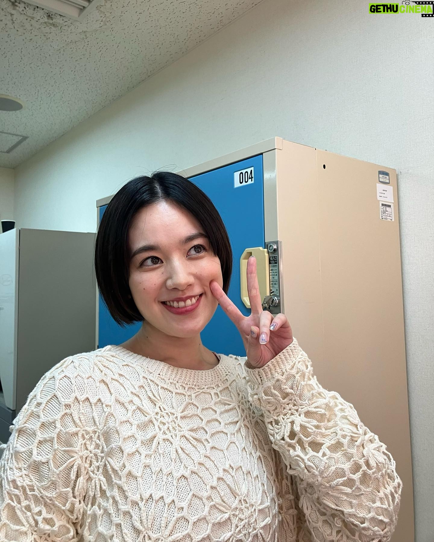 Miwako Kakei Instagram - 風邪で死んでたけどなんとか復活しました~✌︎ 寒くなってきたのでみなさんお気をつけて。 今年も残り僅か。 いろいろと準備してます。お楽しみに👾