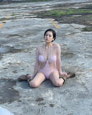 Miwako Kakei Instagram - 本日、写真集『ゴーみぃー』発売です。

この写真集がいろんなところに
連れてってくれて素敵な方々に、
素晴らしい瞬間に出会わせてくれました。
ゴーみぃー、すごいよ！
多くの方にありがとうです。♡

#ゴーみぃー 
#佐内正史
#筧美和子