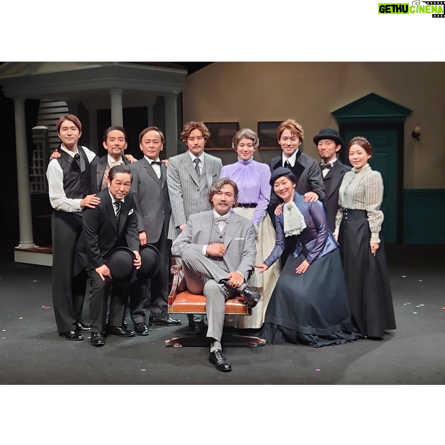 Miwako Kakei Instagram - マーク・トウェインと不思議な少年。無事全公演完走しました! 初めての本格初舞台でした。 稽古中から本番が始まっても心が行ったり来たり…悩みながらもどうにか前向きに、踏ん張り続けるような2ヶ月間。いつもあたたかい皆さんに支えられ続けました。素晴らしいみなさまから多くのことを学ばせてもらい、私にとってかけがえのない体験となりました。 なにより演劇がだいすきになりました。 この作品に関わった全ての方から、応援してくれた皆様から、サム、マーク、オリヴィア、みんなから。ずっと私の中に残り続けるであろう大切なものをいただいたように思います。 本当に幸せでした。 ありがとうございました!
