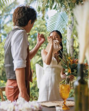 Miyū Ikeda Instagram - ．
結婚して1年5ヶ月が経ち、
やっと結婚式を挙げることができました💍
しかもハワイという最高すぎる場所で🌺♡

正直、1年半経って新婚ほやほや感が無かったし
ファーストミートの時もあんまり実感湧かなかったのに
いざ式始まってパーティまで
めちゃくちゃ泣いてめちゃくちゃ笑ってた😂🤍
大好きな家族と友達たちもわざわざハワイまで来てくれて
本当に100点満点すぎる日になりました♡

去年の夏から打ち合わせを何度も重ねて、
内装とかブーケのデザインも
オーダーしてたより遥かに可愛くて💐
打ち合わせのスケジュール合わせも大変だったのに
当日も何から何までサポートして頂いた
@watabewedding 様様過ぎた🥹🤍

写真がありすぎて
しばらく結婚式投稿多くなりそうですが
お付き合いください💒