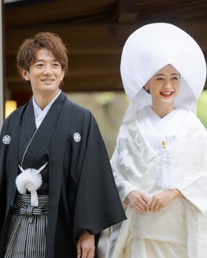 Miyū Ikeda Instagram - ．
ハワイ挙式から約1ヶ月後の4月に
京都でも式を挙げてきました⛩️

士門が京都人なのでたくさんの親族のために
実は元々京都だけでやる予定だったの！
ハワイと立て続けでバタバタだったけど、
ドレスと白無垢どちらも着れてどっちも違った良さがあって
また @watabewedding さまさまでした💍🤍

ゲストの人数も考えて
挙式は上賀茂神社、披露宴は @okakuen で
素敵な場所でほぼ親族だけで最高の時間を過ごせました♡

披露宴では色打掛も着たからそれはまた改めて写真upします🫶🏾
ハワイに続いてまたまたたくさん投稿続きますが
飽きずにお付き合いください🥹！