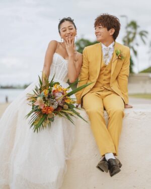 Miyū Ikeda Instagram - ．
別バージョンのウェディングドレス💐
挙式の次の日のフォトツアーで
プロデュースしたもう1つのチュールドレスの
オフショルになるロングチュール外したバージョン♡
透け感あって柔らかい素材だから
マーメイドドレスとは全く違う感じに💒
どっちのドレスが好き？
オフショルチュールあるバージョンは前の前の投稿みて🫶🏾