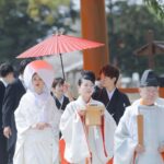 Miyū Ikeda Instagram - ． ハワイ挙式から約1ヶ月後の4月に 京都でも式を挙げてきました⛩️ 士門が京都人なのでたくさんの親族のために 実は元々京都だけでやる予定だったの！ ハワイと立て続けでバタバタだったけど、 ドレスと白無垢どちらも着れてどっちも違った良さがあって また @watabewedding さまさまでした💍🤍 ゲストの人数も考えて 挙式は上賀茂神社、披露宴は @okakuen で 素敵な場所でほぼ親族だけで最高の時間を過ごせました♡ 披露宴では色打掛も着たからそれはまた改めて写真upします🫶🏾 ハワイに続いてまたまたたくさん投稿続きますが 飽きずにお付き合いください🥹！
