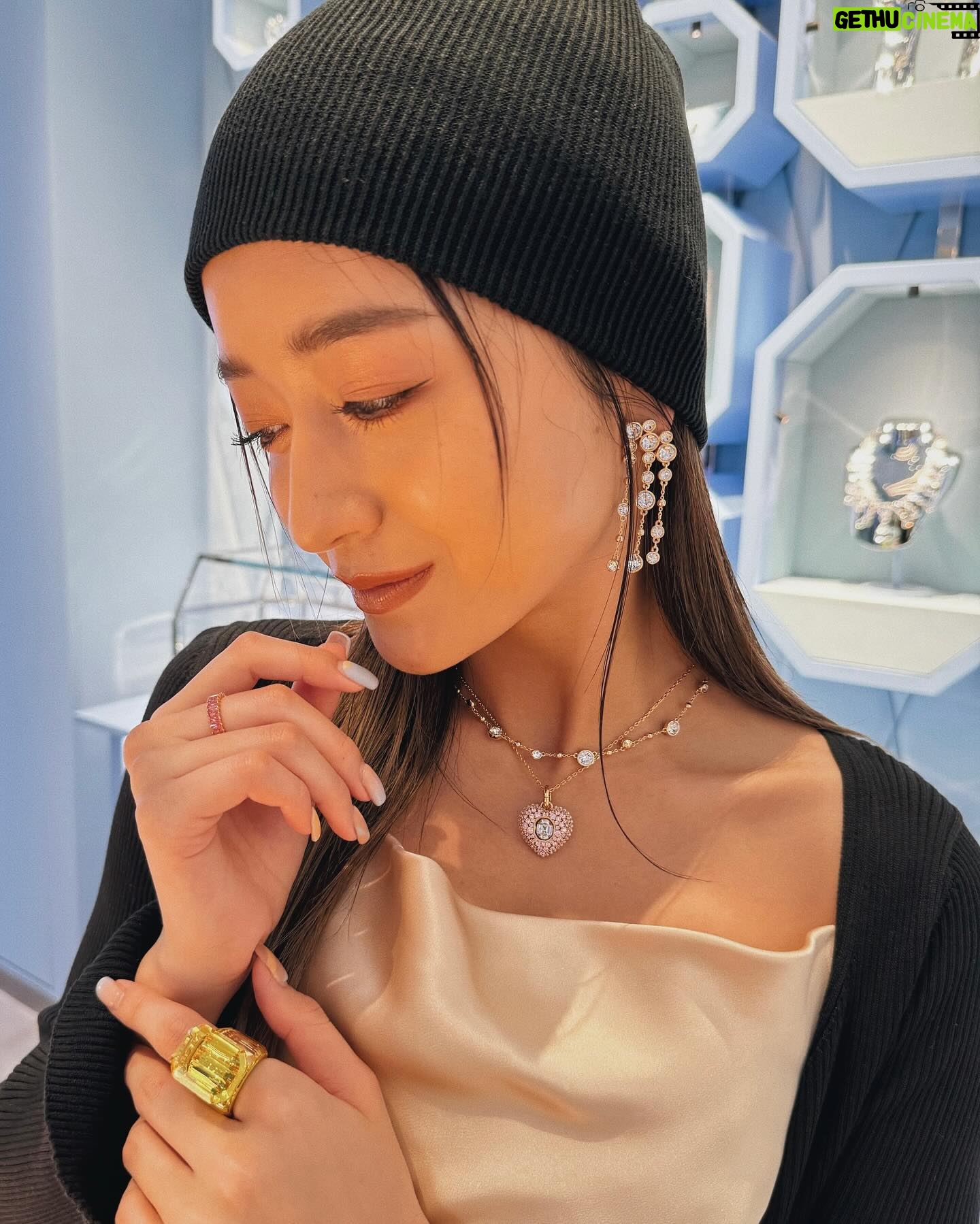 Miyū Ikeda Instagram - . スワロフスキーで自分へのご褒美とプレゼントを探しに💎♡ キラキラの世界が眩しくて可愛かった〜 大切な人やホワイトデーにぜひ🎁 @swarovski #swarovski #スワロフスキー #Supported