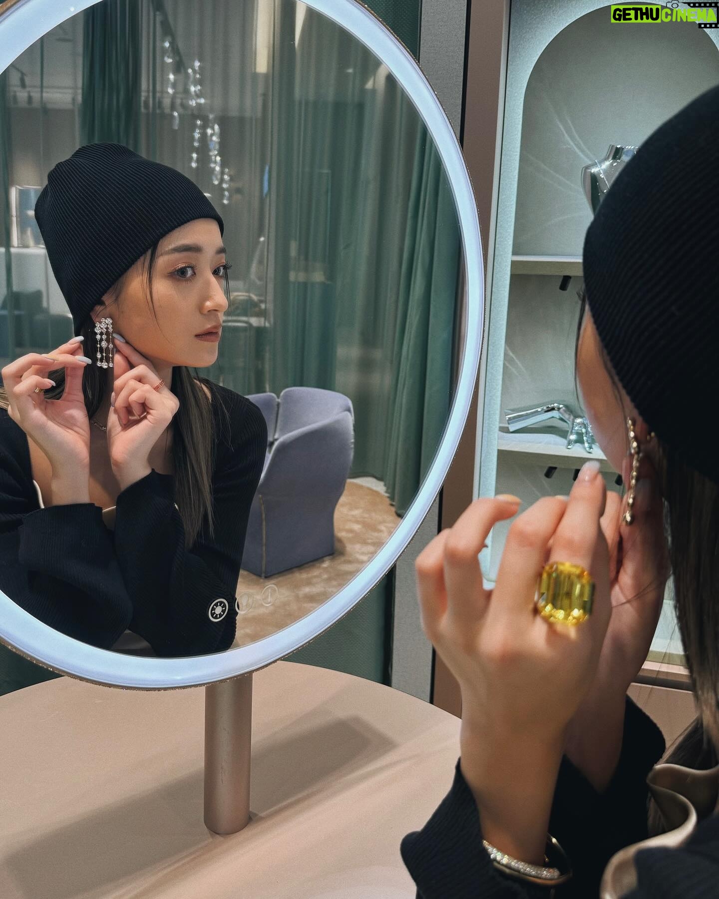 Miyū Ikeda Instagram - . スワロフスキーで自分へのご褒美とプレゼントを探しに💎♡ キラキラの世界が眩しくて可愛かった〜 大切な人やホワイトデーにぜひ🎁 @swarovski #swarovski #スワロフスキー #Supported