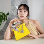 Mizuki Yamamoto Instagram - ⋆⸜☾⸝‍⋆ FENDIのアイコンバッグ "PEEKABOO" ビタミンカラーも素敵。 #FendiPeekaboo #PR #Fendi