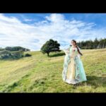 Mizuki Yamamoto Instagram - ⋆⸜☾⸝‍⋆ Netflix映画 「赤ずきん、旅の途中で死体と出会う」 本日より配信されております★ 予告で謎の女と紹介されていた私です。 そばかすちゃんです。 皆様、是非！ #赤ずきん旅の途中で死体と出会う #netflix