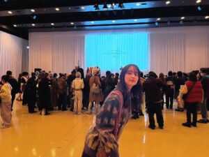 Mizuki Yamamoto Instagram - ⋆⸜☾⸝‍⋆
なんだか写真がおかしくなってたので載せ直しました(> <)

Kota Gushiken
AW24
Show
'orgnaseid well'
大好きな具志堅さんのニットで。
そしてまさかのお久しぶりの好井さん！
ショーに出演されていました！
びっくり！会えて嬉しかったー！