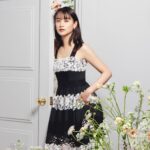 Mizuki Yamamoto Instagram - ⋆⸜☾⸝‍⋆ ミス ディオールの新たなスティックフレグランス「MINI MISS」が1月19日に誕生します。 持ち歩くのにぴったりな、とっても可愛いサイズとデザインです。 フローラルな香りに気分があがりました♪ アルコールフリーで、ローズワックスや上質なオイルなどの自然由来成分をふんだんに配合されているそうです! @diorbeauty @dior #ミスディオール #PR