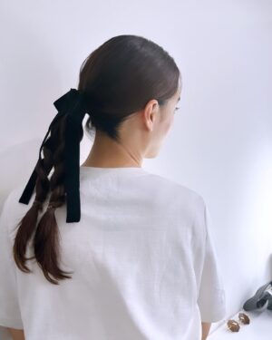 Mizuki Yamamoto Instagram - ⋆⸜☾⸝‍⋆
この間、偶然ヘアメイクYumbouちゃんとお揃いのリボン。

帰りに髪型もお揃いにしてくれた★

自分でもやってみよう(˙꒳​˙ )
ネジネジ。