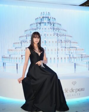 Mizuki Yamamoto Instagram - ☾𓈒𓂂𓏸
クレ・ド・ポー ボーテ
誕生から10周年を迎える美容液「ル・セラム」のPOPUPイベント『輝きの原点にもどる鍵』に参加して来ました★

今回のイベントで、肌にも知性があることを初めて知りました。
これから使用して、実感したいです。

ル・セラムを体感するブースでは実際に手にのせて試すことが出来ます。
可愛いリボンも着けてもらえます(^^)

イベントは、
2023年 8 月 1 8 日(金)〜8 月 27 日(日)まで、開催しています。
皆様も、是非.｡oO
☆事前予約制です。

#クレドポーボーテ 
#ルセラム 
#細胞からはじまる輝き 
#pr