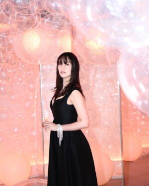 Mizuki Yamamoto Instagram - ☾𓈒𓂂𓏸
クレ・ド・ポー ボーテ
誕生から10周年を迎える美容液「ル・セラム」のPOPUPイベント『輝きの原点にもどる鍵』に参加して来ました★

今回のイベントで、肌にも知性があることを初めて知りました。
これから使用して、実感したいです。

ル・セラムを体感するブースでは実際に手にのせて試すことが出来ます。
可愛いリボンも着けてもらえます(^^)

イベントは、
2023年 8 月 1 8 日(金)〜8 月 27 日(日)まで、開催しています。
皆様も、是非.｡oO
☆事前予約制です。

#クレドポーボーテ 
#ルセラム 
#細胞からはじまる輝き 
#pr